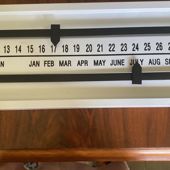 Metal Day and Month Hanging Sign with Sliding hardware to identify day and month - Picture 3 of 11